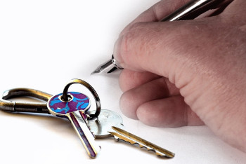 Фотография к новости: За незаконную сдачу жилья иностранцам наказали жителей Уральска