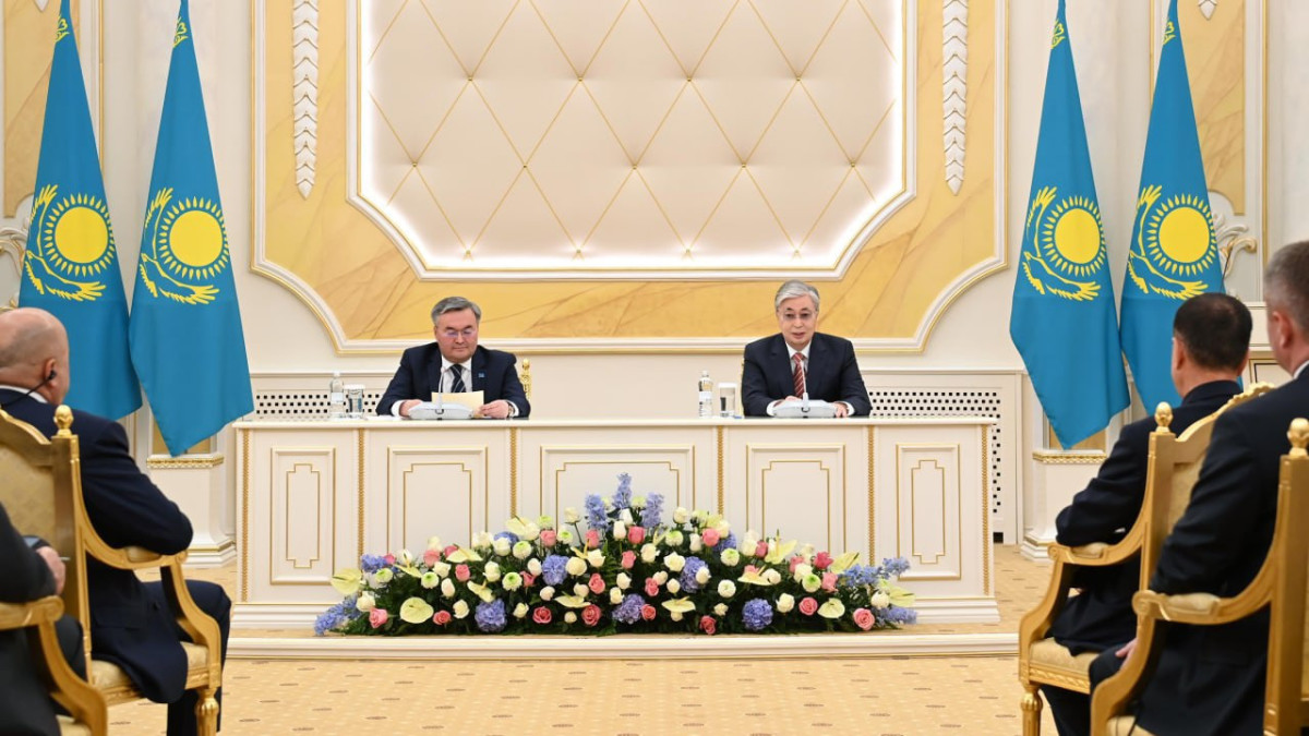 Зарубежные инвесторы вложили в Казахстан около 15 миллиардов долларов США - Токаев