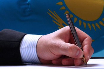 Фотография к новости: Большой шаг для Справедливого Казахстана —  политологи об изменениях в Конституции РК