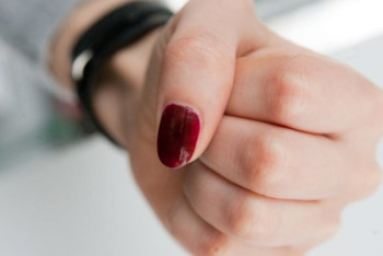 Пьяная пассажирка била ребёнка в поезде: героиню видео в TikTok разыскали казахстанские полицейские