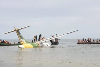 Фотография к новости: Самолёт с 43 пассажирами упал в озеро в Танзании