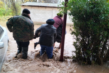 Фотография к новости: 25 дворов домов и детсад затоплены в Туркестанской области из-за дождя