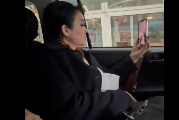 Салтанат Турсынбекова в перерывах между встречами с электоратом успевает пообщаться с внуком