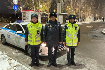 Фотография к новости: Полицейские спасли мужчину из ледяной воды в Астане