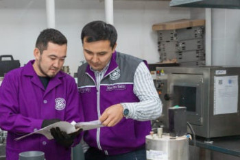 Фотография к новости: "Зарплаты от 400 тысяч тенге и карьерный рост": дорожники рассказали правду о своей профессии