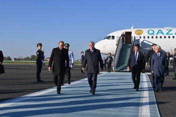 Фотография к новости: Касым-Жомарт Токаев прибыл в Самарканд