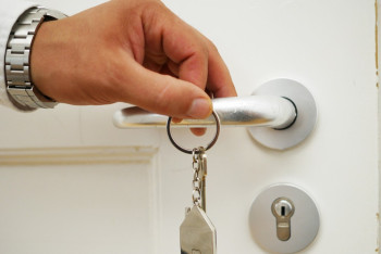 Фотография к новости: Многодетного астанчанина пытались через суд выселить из арендного госжилья