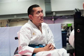 Фотография к новости: Чемпиону мира по пара-каратэ в Астане подарили спортивную коляску