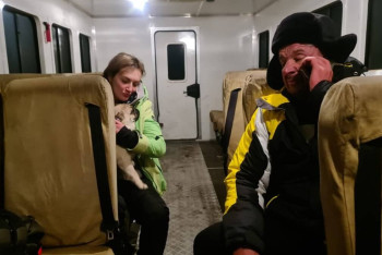 Фотография к новости: Застрявших в снежных заносах людей с собакой эвакуировали в ВКО