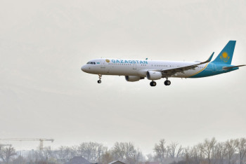 Фотография к новости: Токаев прилетел в Алматы