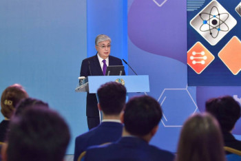 Фотография к новости: Токаев встретился со студентами и молодыми учёными в Алматы