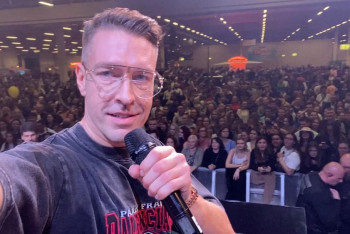 Фотография к новости: Россиянину, предложившему тренинг по соблазнению казашек, запретили въезд в Казахстан