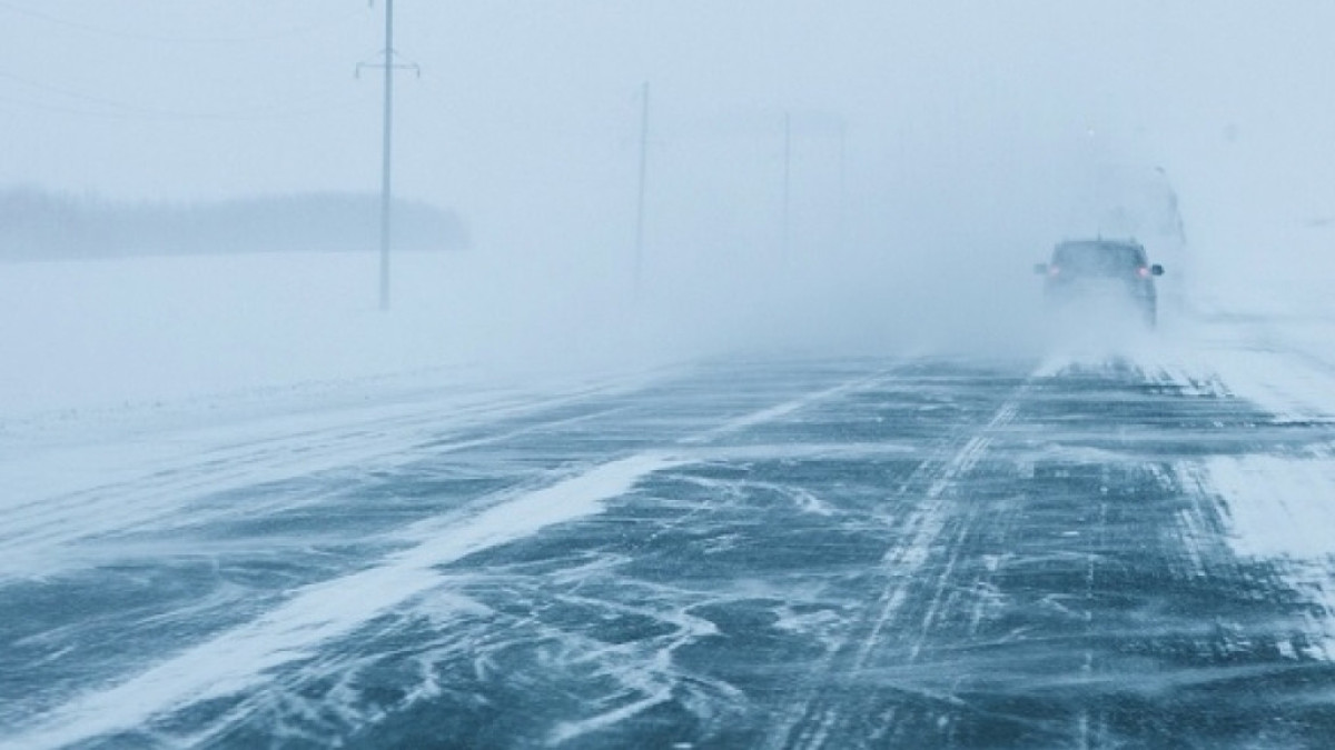 Трассы закрыли из-за непогоды в двух областях Казахстана