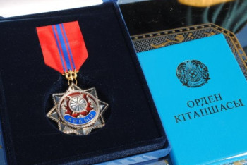 Фотография к новости: Пожарных, спасших людей в Астане, наградили орденами "Айбын"