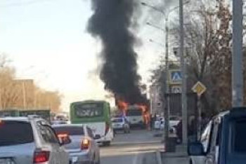 Фотография к новости: Автобус на ходу загорелся в Семее