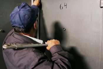 Фотография к новости: Взял деньги за ремонт и исчез. Столичный участковый помог карагандинке вернуть деньги