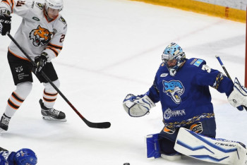 "Барыс" проиграл дома хабаровскому "Амуру"