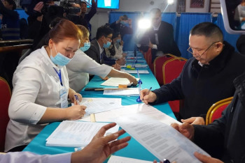 Фотография к новости: Кандидат в президенты Нурлан Ауесбаев проголосовал на выборах