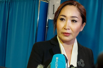 Фотография к новости: Каракат Абден пришла на выборы вместе с родителями