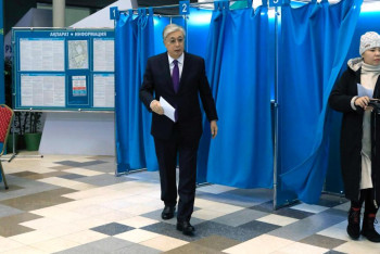 Фотография к новости: Касым-Жомарт Токаев проголосовал на выборах президента