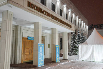 Фотография к новости: Москва, Токио, Сеул - казахстанцы голосуют в разных уголках Земли