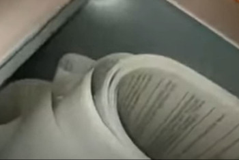 Фотография к новости: Драка на избирательном участке и вброс. Новые фейки появились в Сети