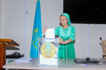 Фотография к новости: “Я голосую за будущее своего ребёнка" - роженицы Актау проголосовали прямо в палатах