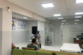 Фотография к новости: Молодожёны, ветераны, беременные и даже подследственные пришли голосовать на выборах в Шымкенте