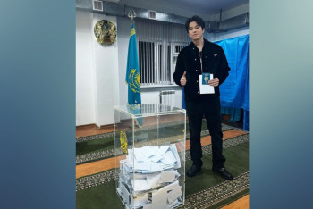 Фотография к новости: Успел вовремя: Димаш Кудайберген проголосовал на президентских выборах