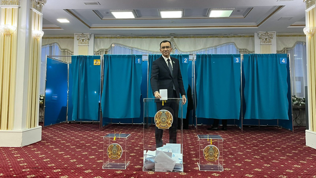 Маулен Ашимбаев проголосовал на выборах президента