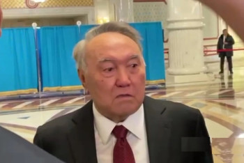 Фотография к новости: Назарбаев поздравил Токаева с победой на выборах президента РК