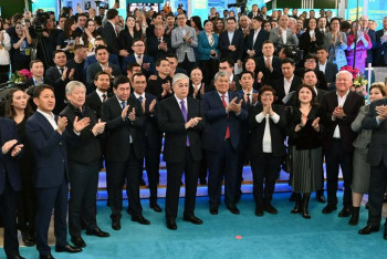 Фотография к новости: Касым-Жомарт Токаев в Республиканском общественном штабе ознакомился с итогами Exit-poll