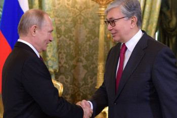 Фотография к новости: "Будем и дальше совместно работать": Путин поздравил Токаева с победой на выборах