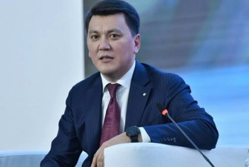 Фотография к новости: Страна обретает необходимый запас прочности — Ерлан Карин о выборах президента