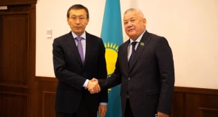 В Мажилисе представили нового депутата