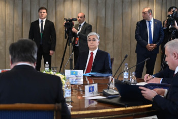 Фотография к новости: Токаев призвал к поиску мирных путей разрешения конфликта вокруг Украины