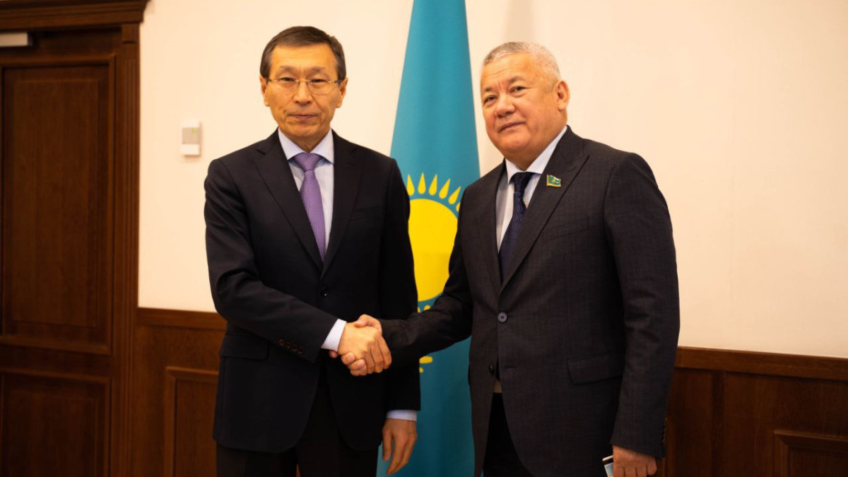 В Мажилисе представили нового депутата