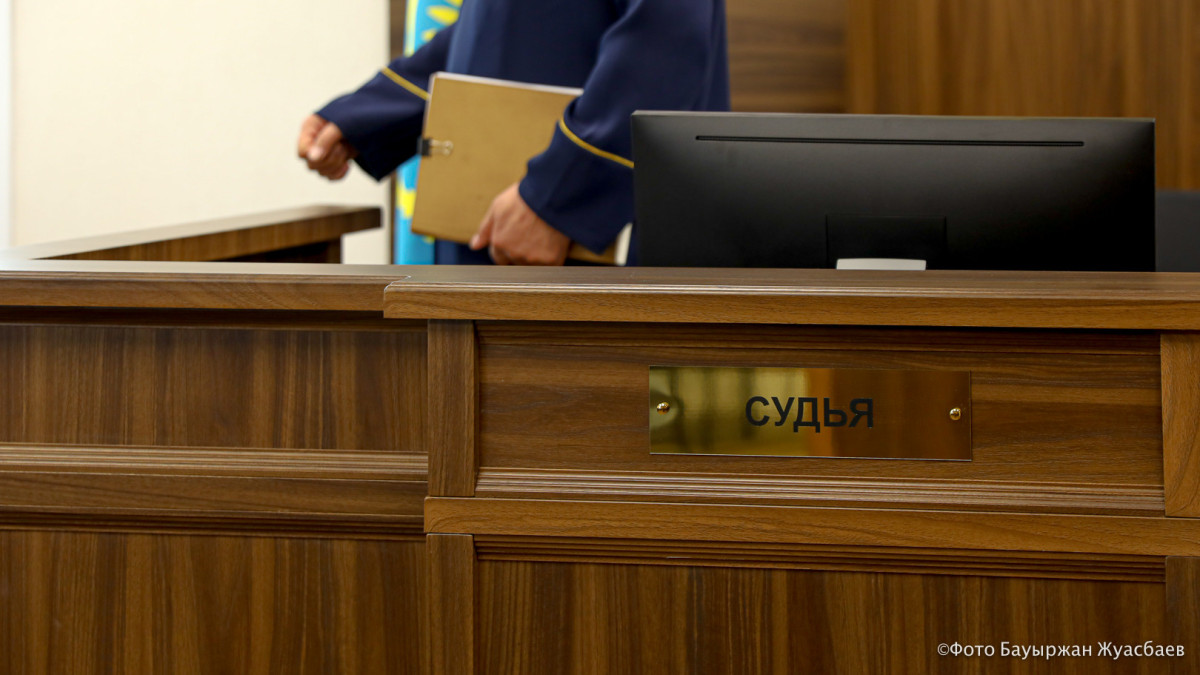 Продававших должность акима за 1,5 миллиона долларов осудили в Астане