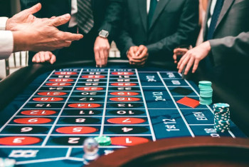 Фотография к новости: Проигравшихся в казино госслужащих наказали предупреждениями