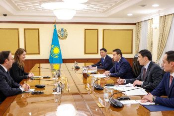 Фотография к новости: Разработку месторождений Карачаганак и Кашаган обсудил Смаилов с представителем Shell