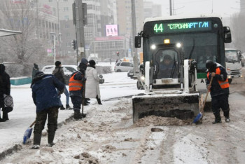 Фотография к новости: Непогода в Астане: автобусы задерживаются, уроки сокращены