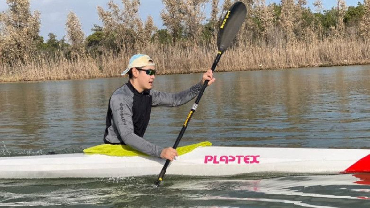 Пара-каноист из Шымкента получил инновационные протезы ног от фонда "Қазақстан халқына"