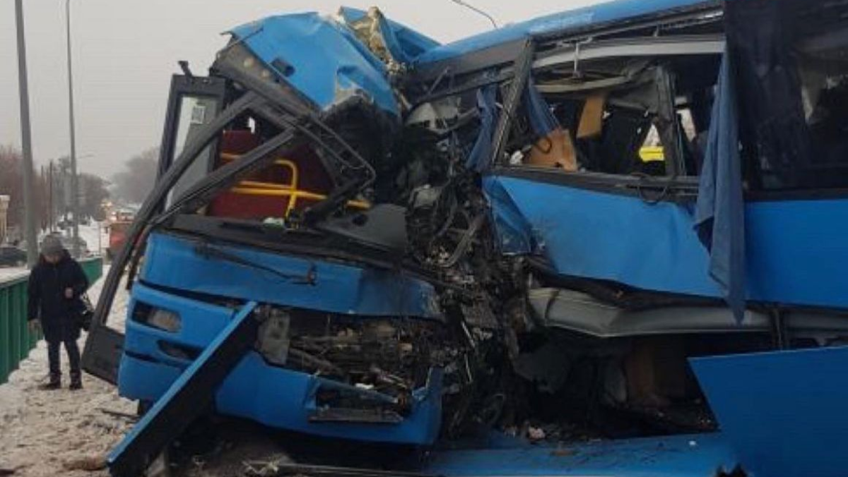 Столкновение автобусов в Караганде: скончалась 19-летняя пассажирка