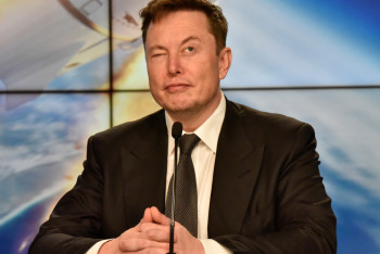 Фотография к новости: Маск пообещал выпустить свой смартфон, если Twitter уберут из магазинов приложений