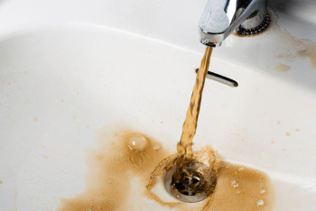 Фотография к новости: "Это убийство людей" – ребром поставили вопрос грязной питьевой воды в Кокшетау