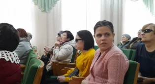 Незрячая девочка из Кокшетау свободно владеет казахским, поёт, декламирует стихи и учится на художника