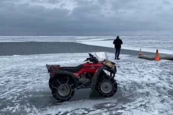 Фотография к новости: 200 рыбаков спасли с отколовшейся льдины в штате Миннесота
