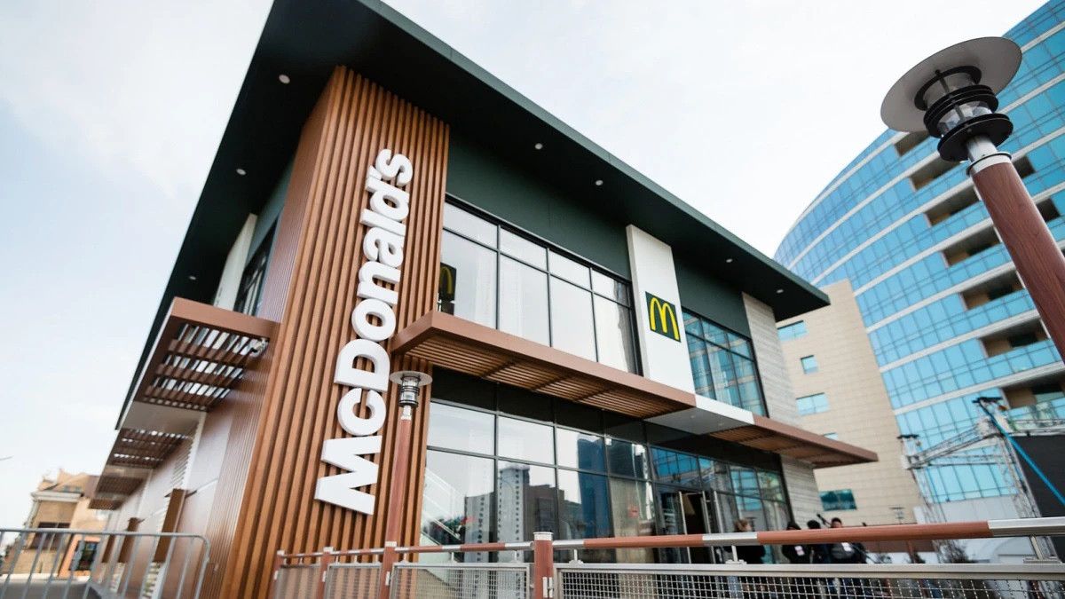 С чем связано закрытие McDonald’s в Казахстане, рассказал глава минторговли