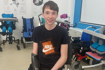 Два казахстанца получили бионические протезы рук от фонда "Қазақстан халқына"