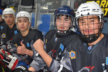 Фотография к новости: Памяти Аскара Забикулина посвятили свою победу в хоккейном турнире столичные пожарные